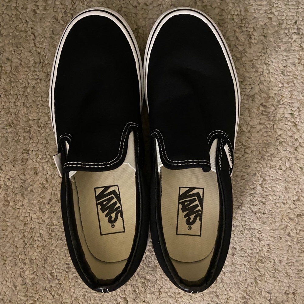Women Size 7, Men Size 5.5 Black Slip-On Vans